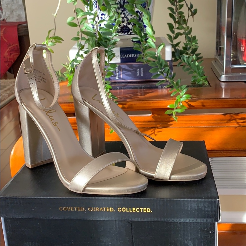 Lulu’s Taylor Gold Ankle high heels shoes. Size 7